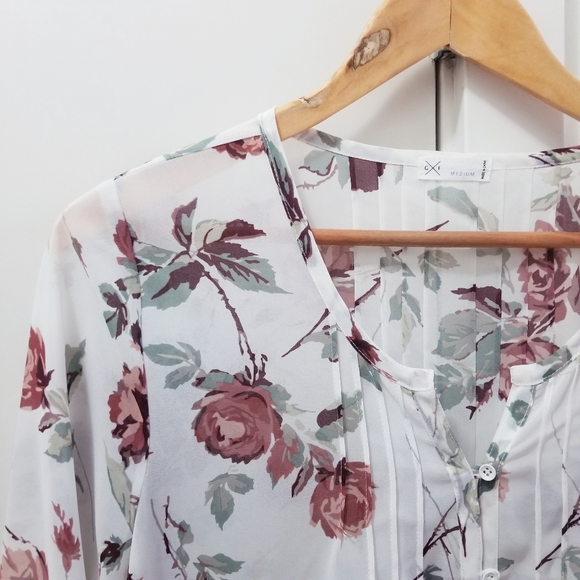 GENTLE FAWN Floral Blouse - Picture 2 of 7